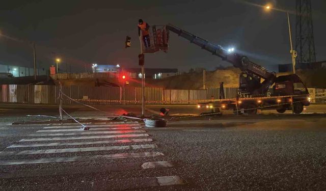 Kocaeli'de işçi servisi ile otomobil çarpıştı: 11 yaralı