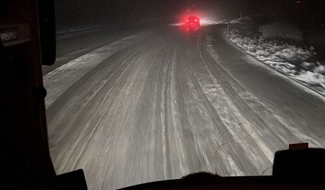 Kop Geçidi'nde tipi ve fırtına etkili oluyor