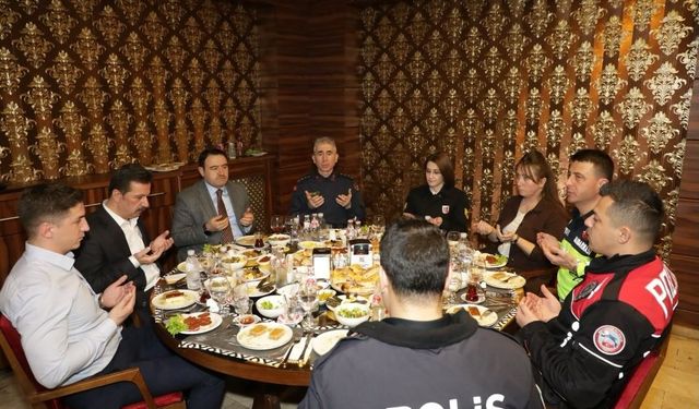 Kütahya Valisi Musa Işın, jandarma ve emniyet personeli ile iftarda buluştu