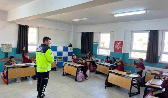 Kütahya'da jandarmadan öğrencilere trafik eğitimi