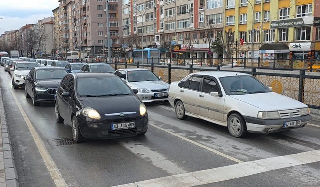 Kütahya'da trafiğe kayıtlı araçların ortalama yaşı 21.1