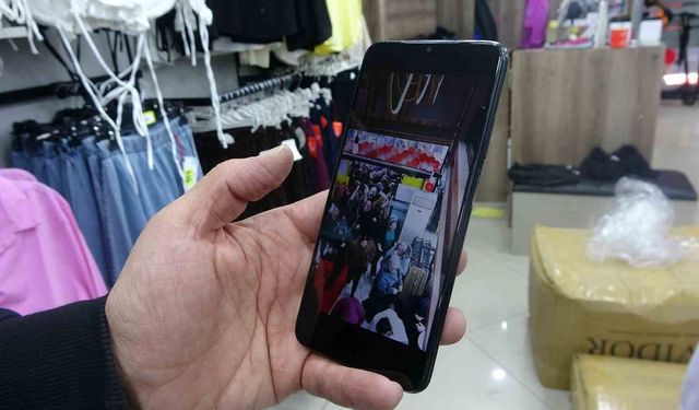 Mağaza açılışında indirim izdihamında birbirini ezdiler