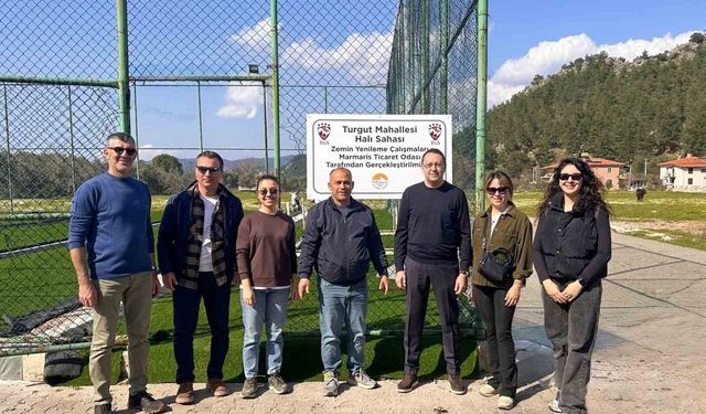 Marmaris Turgut Mahallesi'nde futbol sahası yenilendi