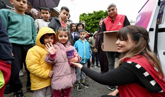 Mersin'de 13 ilçede 60 bin çocuğa bayram hediyesi