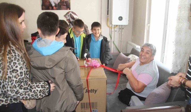 Minik öğrenciler engelli vatandaşın hayalini gerçekleştirdi