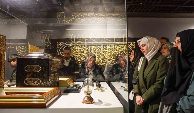 Mukaddes Emanetler Sergisi'ne yoğun ilgi
