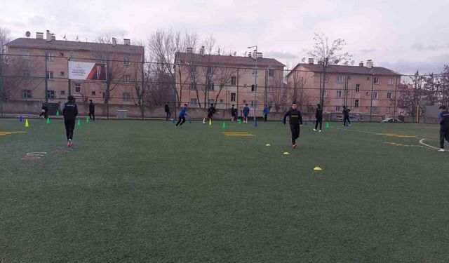 Muş'ta futbol antrenmanları sürüyor