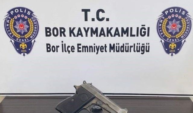 Niğde Bor'da silah ve çalıntı motosiklet ele geçirildi