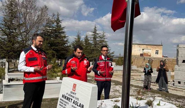 Niğde'de şehit kabirlerine anlamlı ziyaret