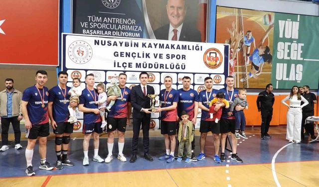 Nusaybin'de kurumlar arası voleybol turnuvası sona erdi