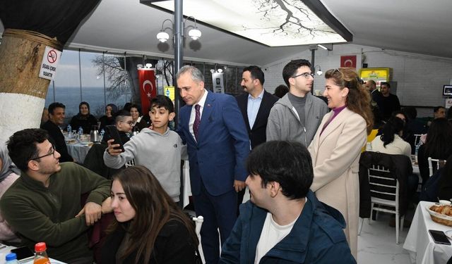 Osmaniyeli öğrenciler İstanbul'da kurulan iftar sofrasında bir araya geldi