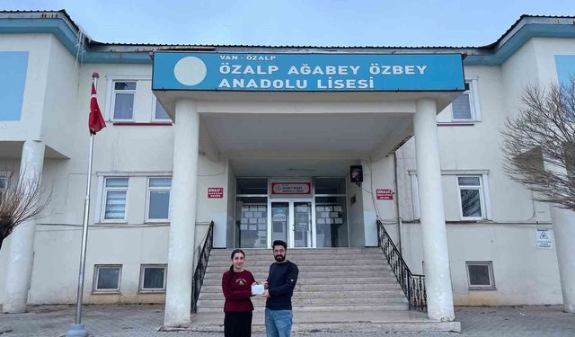 Özalp'te kitap okuma sınavında dereceye girenlere ödülleri verildi