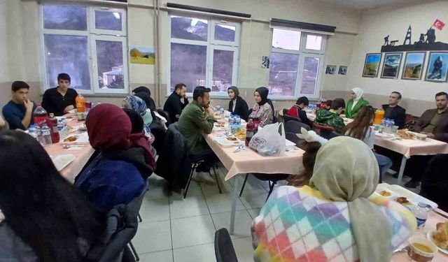 Posof Aşık Sabit Müdami Anadolu İmam Hatip Lisesi'nde iftar programı