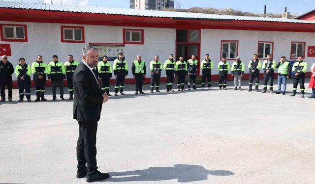 Pursaklar Belediye Başkanı Çetin, personelle bayramlaştı