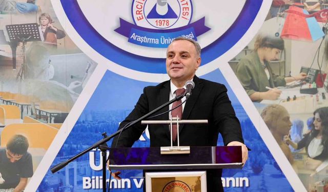 Rektör Prof. Dr. Altun; çeşitli alanlarda ödül alan akademisyenlerle bir araya geldi