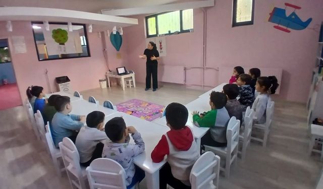 Sağlık personelinden minik öğrencilere hijyen eğitimi