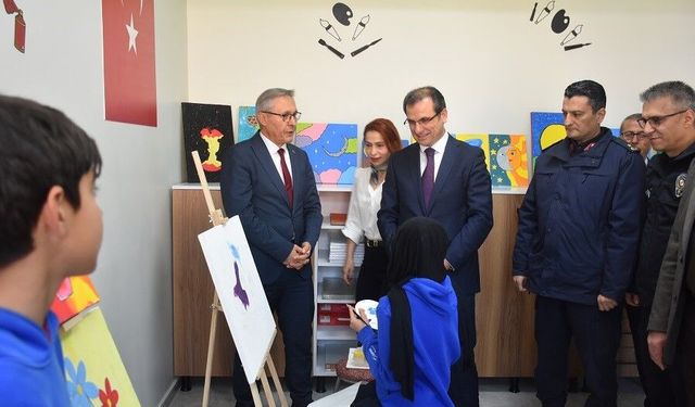 Salihli'de öğrencilerin hayal gücünü geliştirecek resim atölyesi açıldı