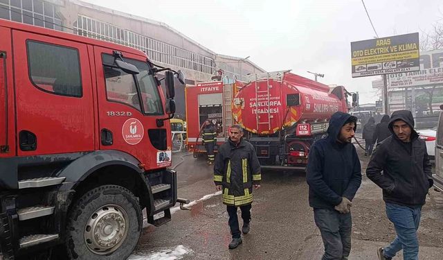 Şanlıurfa'da otomotiv deposunda korkutan yangın