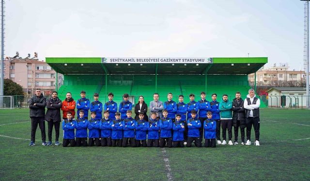 Şehitkamil Belediyespor U14 Takımı Türkiye Şampiyonası için Şanlıurfa'ya uğurlandı