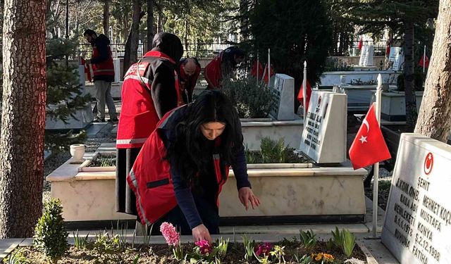 Şehitliklerde temizlik ve bakım çalışmaları başlatıldı