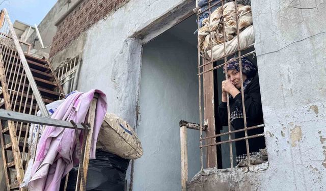 Şiddet ve kuma gerçeğine rağmen 4 çocuğu için mücadele ediyor