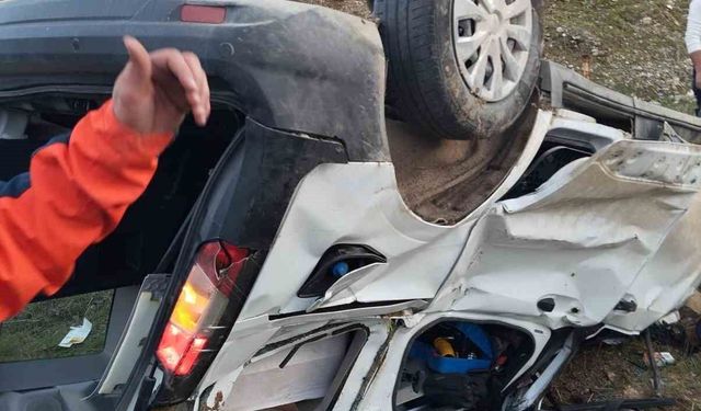 Siirt'te otomobil şarampole yuvarlandı: 1 ölü, 2 yaralı