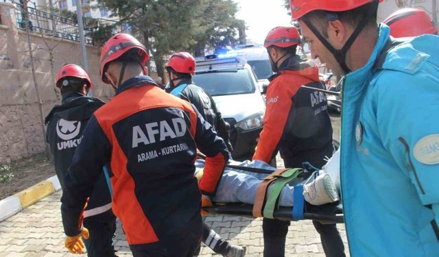 Şırnak'ta deprem tatbikatı gerçeğini aratmadı