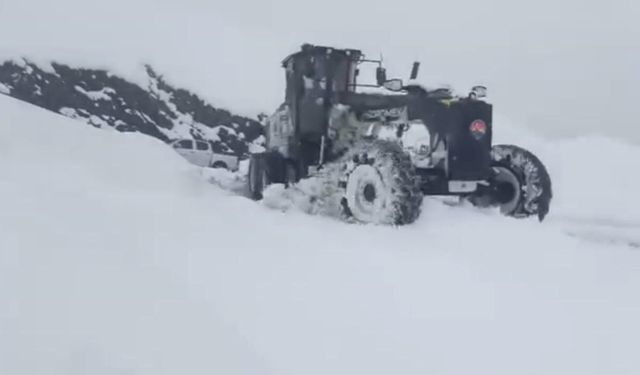 Şırnak'ta ekiplerin kar mesaisi