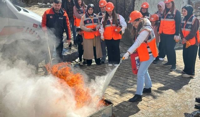 Şırnak'ta tamamı kadınlardan oluşan AFAD gönüllü ekibi eğitimi tamamladı