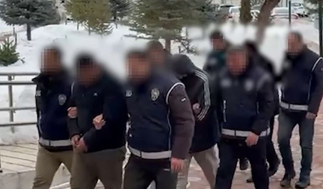 Sivas'ta 111 düzensiz göçmen yakalandı, 19 göçmen kaçakçısı hakkında işlem yapıldı