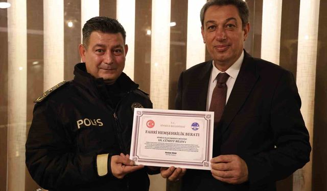 Sivrice Emniyet Müdürü Bilen'e fahri hemşerilik ve üstün başarı belgesi