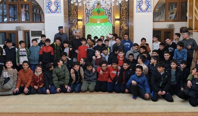 Teravih etkinlikleriyle öğrencilere manevi eğitim