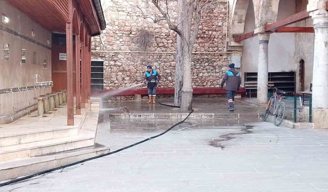Tokat Belediyesi'nden bayram öncesi camilerde kapsamlı temizlik