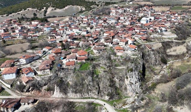 Tokat'ta 5,6 büyüklüğündeki depremin merkezi Pınarbeyli havadan görüntülendi