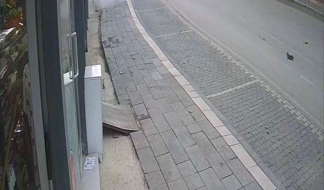 Tokat'ta otomobil markete girdi: 2 yaralı