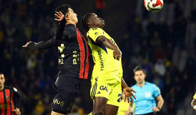 Trendyol Süper Lig: Fatih Karagümrük: 1 - Fenerbahçe: 0 (Maç devam ediyor)