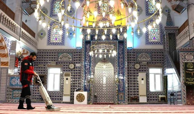 Ümraniye'de camiler bayrama hazır