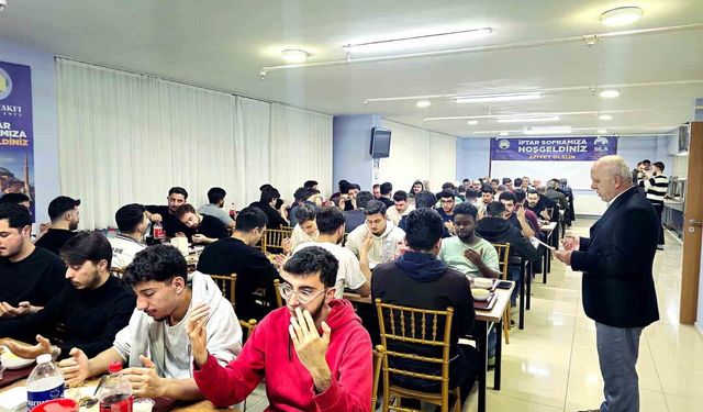 Üniversite öğrencileri iftar sofrasında buluşuyor