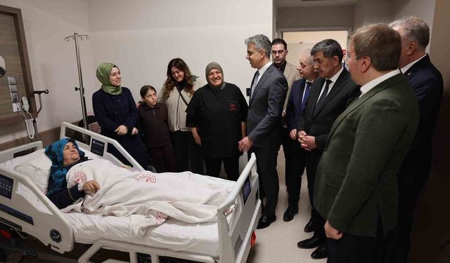 Vali Aydoğdu'dan hastalara ziyaret