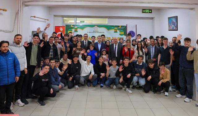Vali Eldivan, Bayburt Fen Lisesi öğrencileriyle iftarda buluştu