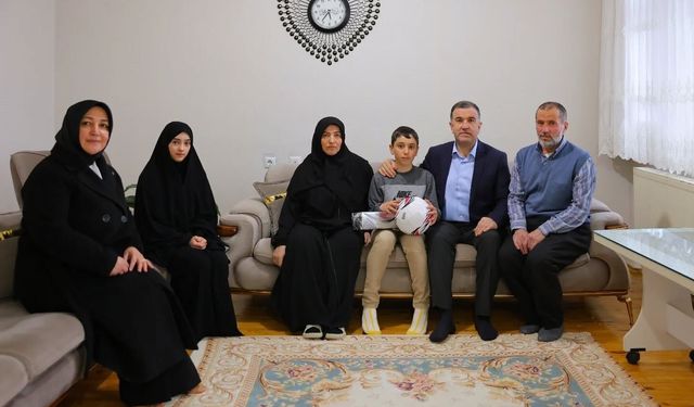 Vali Eldivan, Kaleardı Mahallesi'nde vatandaşlarla iftarda buluştu