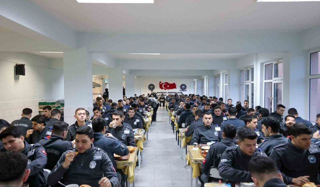 Vali Sözer, polis adaylarıyla iftarda buluştu