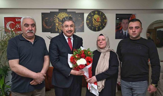 Vali Yılmaz'dan şehit Jandarma Uzman Onbaşı Tarkan Karaca'nın ailesine ziyaret
