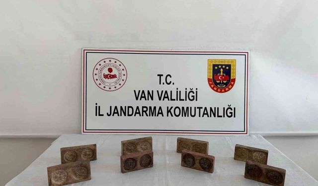 Van'da altın hammaddeli tarihi eser operasyonu: 3,5 milyon liralık eser ele geçirildi