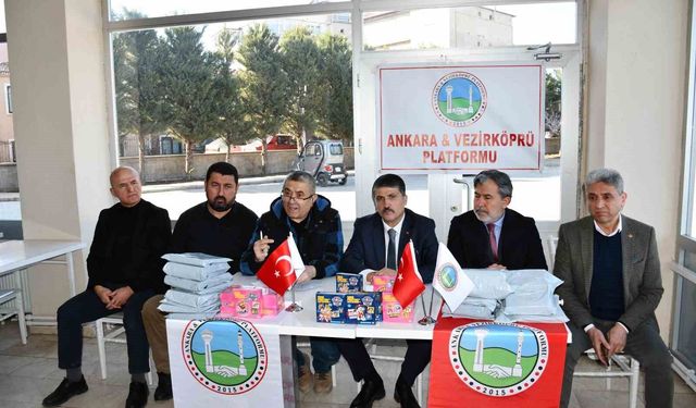 Vezirköprü'de 555 öğrenciye bayramlık