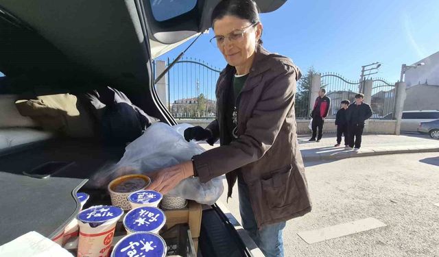 Yıllarca öğrenci yetiştiren öğretmen emekliliğinde de topluma katkı sağlıyor