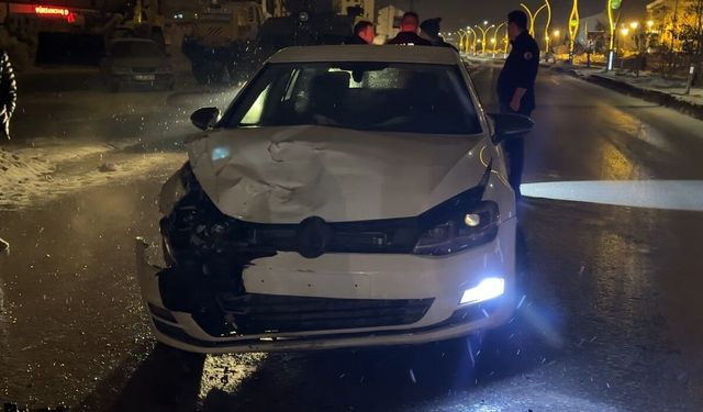 Yüksekova'da gizli buzlanma zincirleme kazaya neden oldu