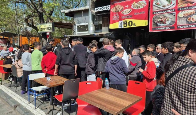 23 Nisan'da bedava kokoreç izdihamı