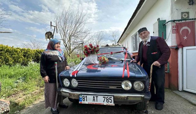 86 yaşında eşi için gelin arabası süsledi, kendi yazdığı şiirle aşkını haykırdı