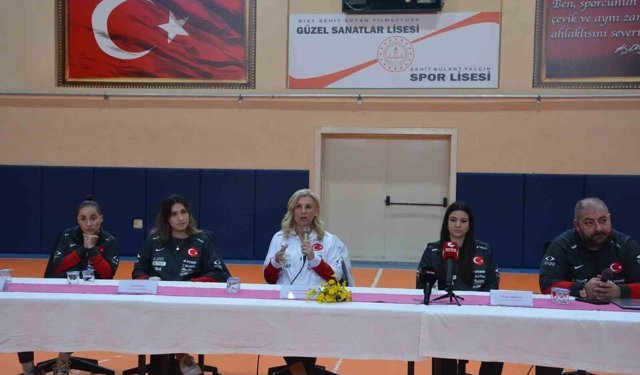 A Milli Kadın Futbol Takımı, Sinop'ta öğrencilerle buluştu